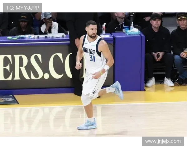 克莱半场表现平平仅得5分状态不佳引发球迷关注