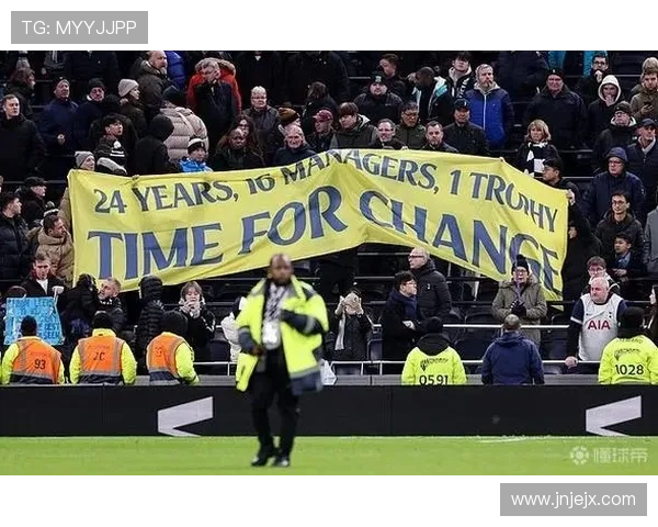 弗兰克呼吁热刺球迷支持维卡里奥不应嘘声相向展现真正的球队精神